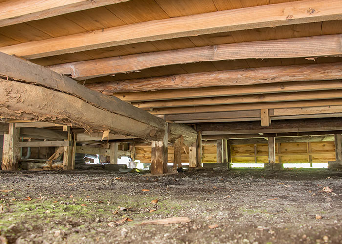 木造住宅の床下